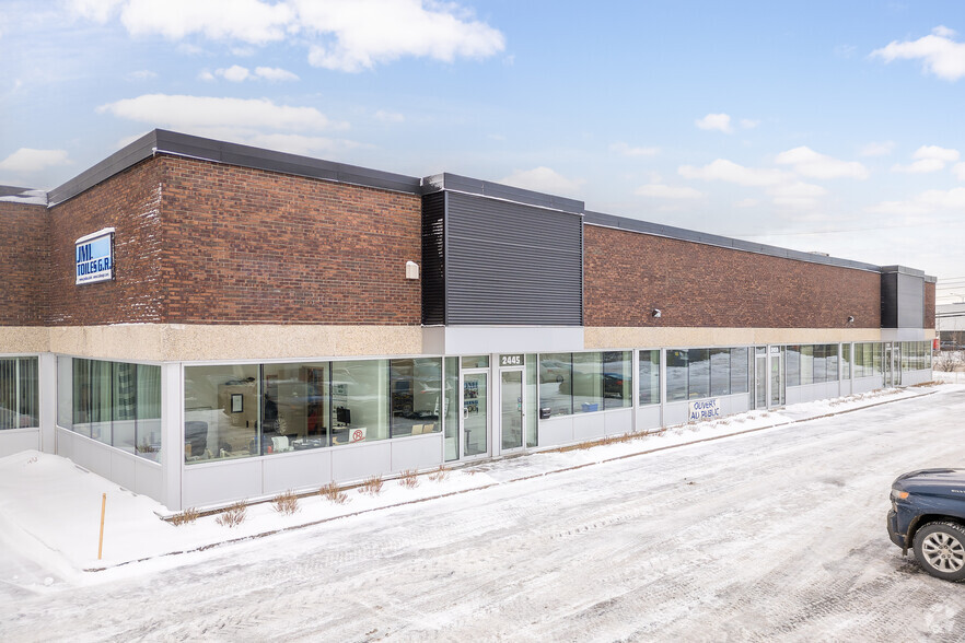 2401-2465 Ave 46th, Montréal, QC à louer - Photo principale – Image 1 sur 7
