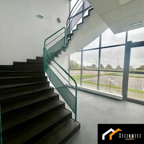 Local d’activités dans Folkling à louer - Photo de l’immeuble – Image 2 sur 5