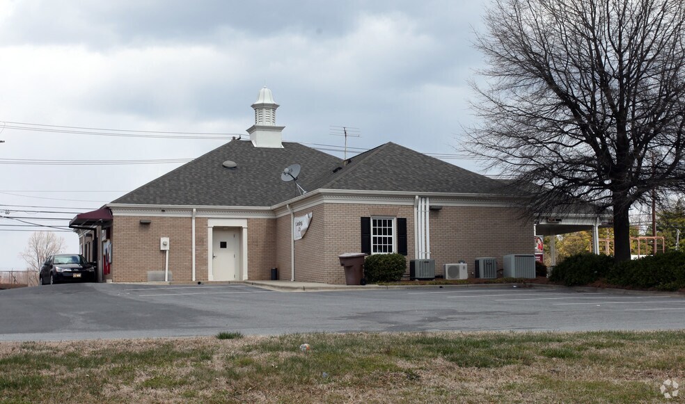 4541 W Market St, Greensboro, NC à vendre - Photo de l’immeuble – Image 2 sur 3