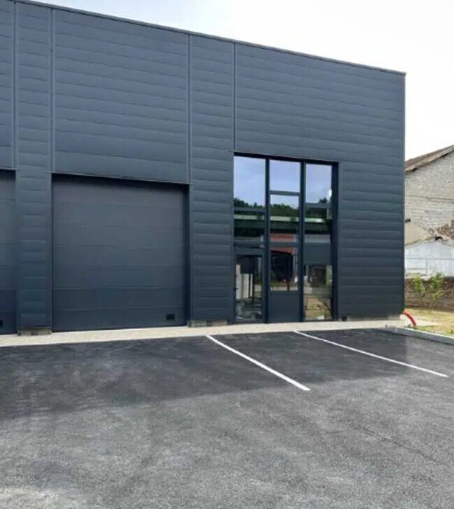 Plus de détails pour Bureau, Local d'activités à louer
