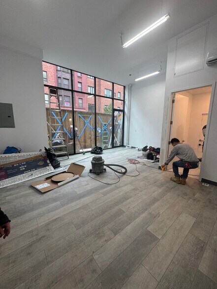 401 W 52nd St, New York, NY à louer - Photo de l’immeuble – Image 3 sur 4