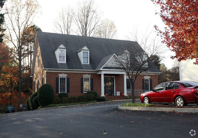 2119 Berkmar Dr, Charlottesville, VA à louer - Photo de l’immeuble – Image 2 sur 9