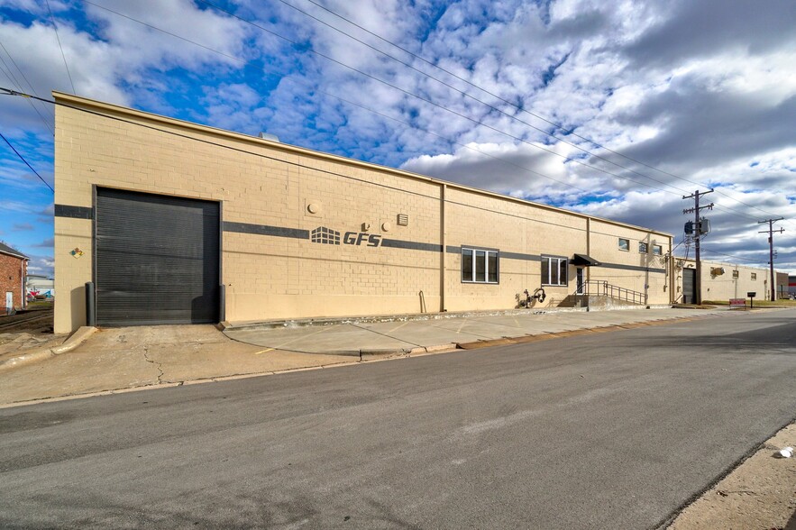 4970 N Walnut Ave, Oklahoma City, OK à louer - Photo de l’immeuble – Image 1 sur 42
