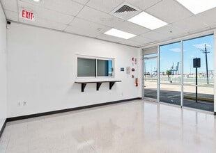 1300 E Barbours Cut Blvd, La Porte, TX à louer Photo intérieure– Image 1 sur 3