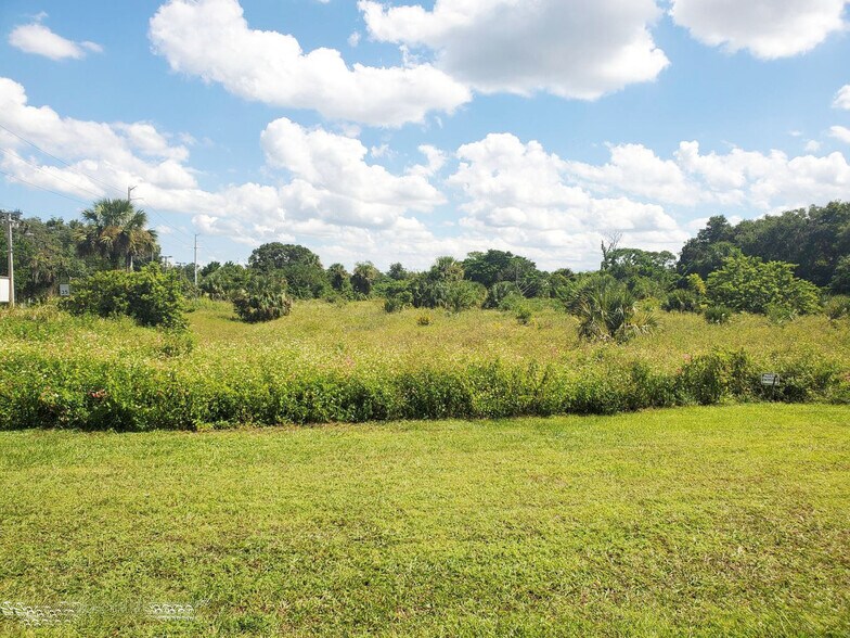 2305 Tropic, Titusville, FL à louer - Photo principale – Image 1 sur 1