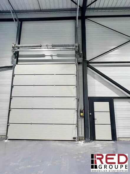 Industriel/Logistique dans Signes à vendre - Photo de l’immeuble – Image 3 sur 4