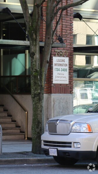 780 Beatty St, Vancouver, BC à louer - Photo de l’immeuble – Image 2 sur 8