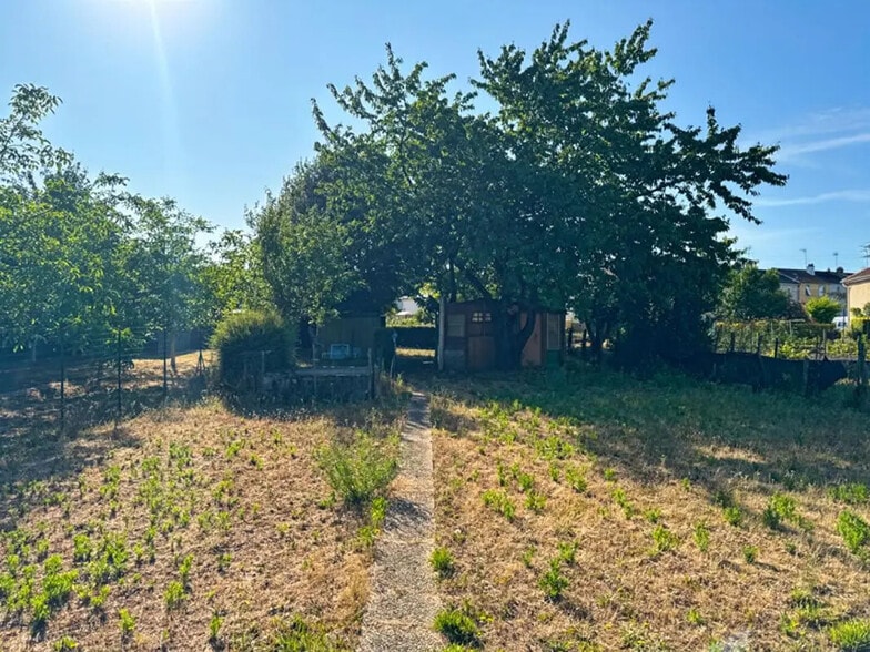 Terrain dans Sablé-sur-Sarthe à vendre - Photo principale – Image 1 sur 4