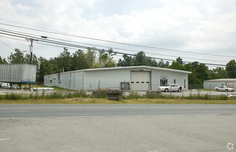 5874 Uwharrie Rd, High Point, NC à louer - Photo de l’immeuble – Image 1 sur 9