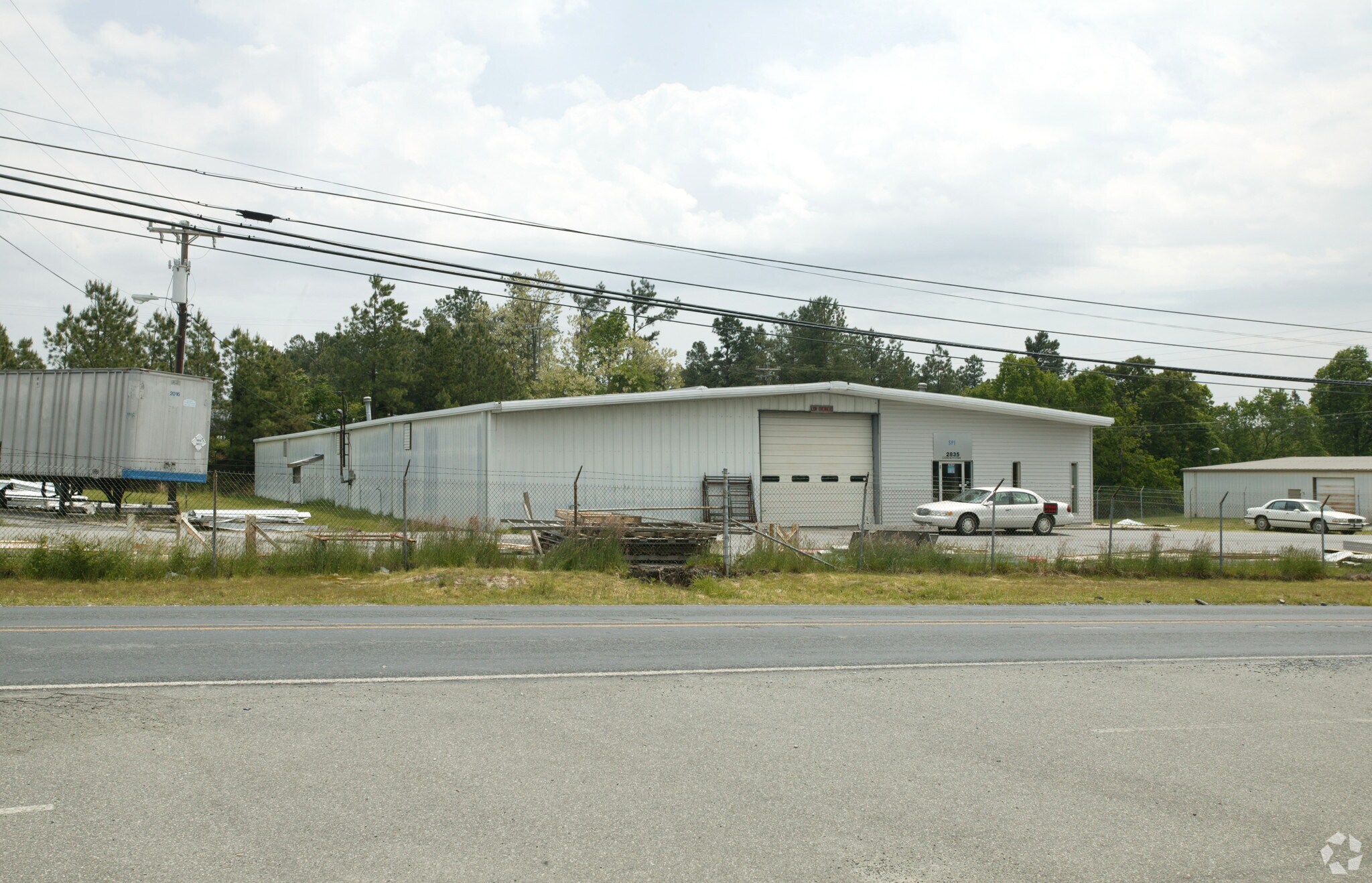 5874 Uwharrie Rd, High Point, NC à louer Photo de l’immeuble– Image 1 sur 10