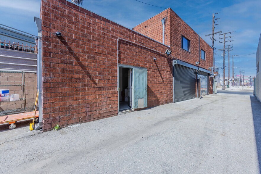 1509 Mateo St, Los Angeles, CA à vendre - Photo de l’immeuble – Image 1 sur 37