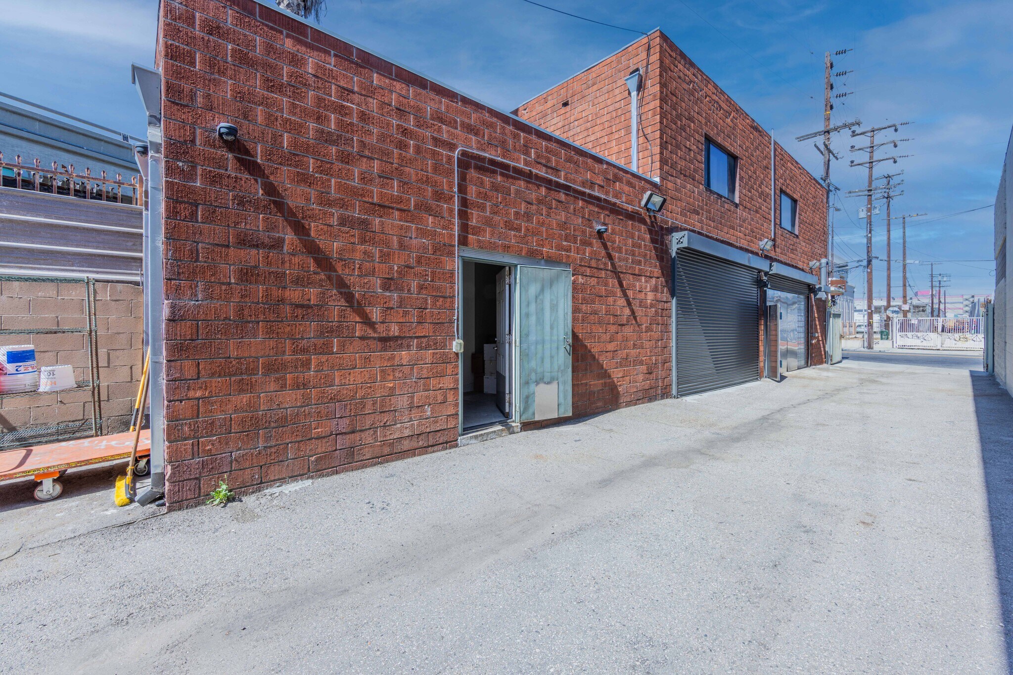 1509 Mateo St, Los Angeles, CA à vendre Photo de l’immeuble– Image 1 sur 38