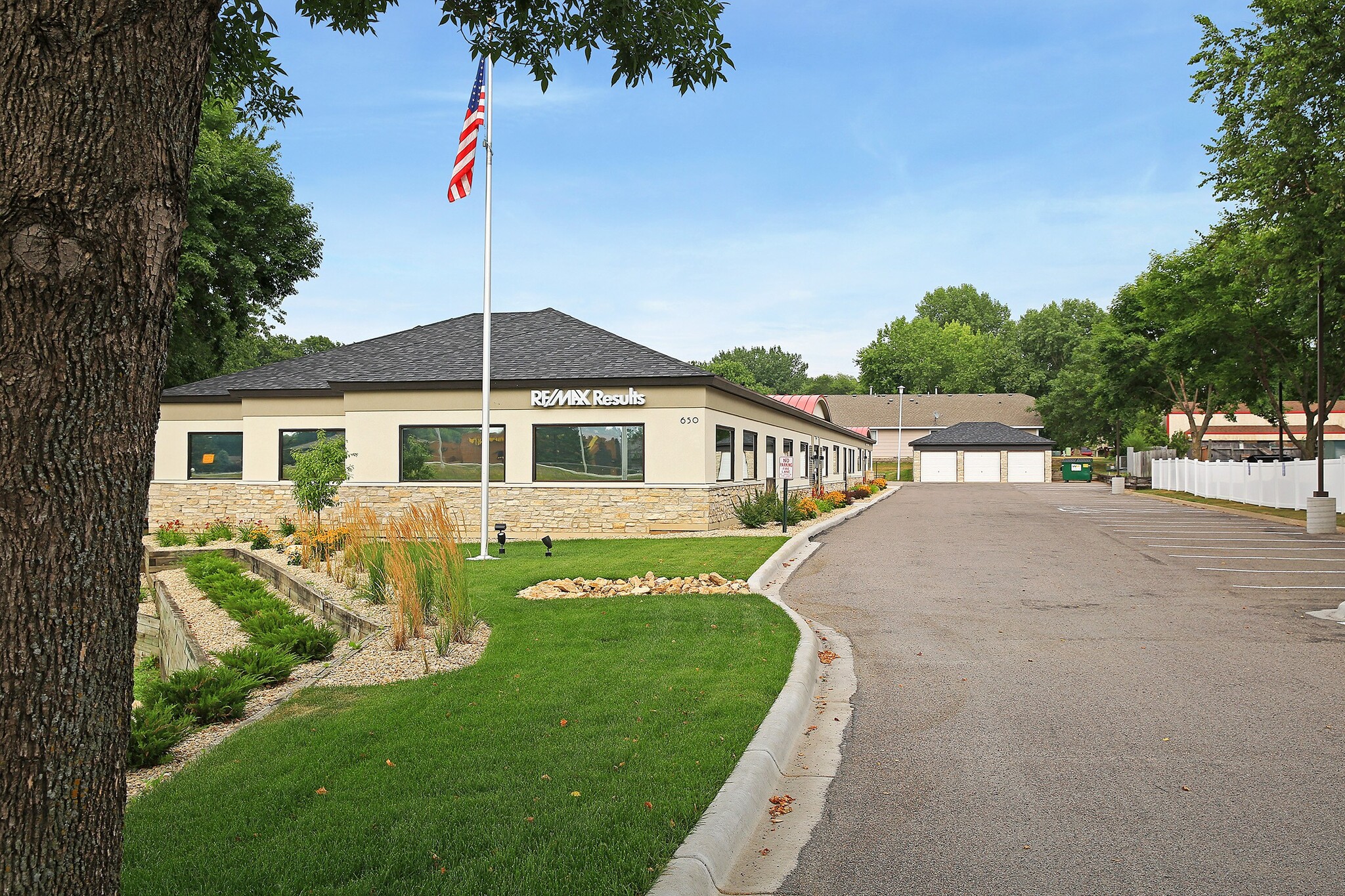650 Dodge Ave NW, Elk River, MN à louer Photo de l’immeuble– Image 1 sur 10