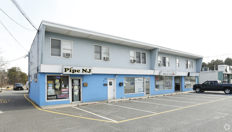 231 Chambers Bridge Rd, Brick, NJ à louer - Photo principale – Image 1 sur 3