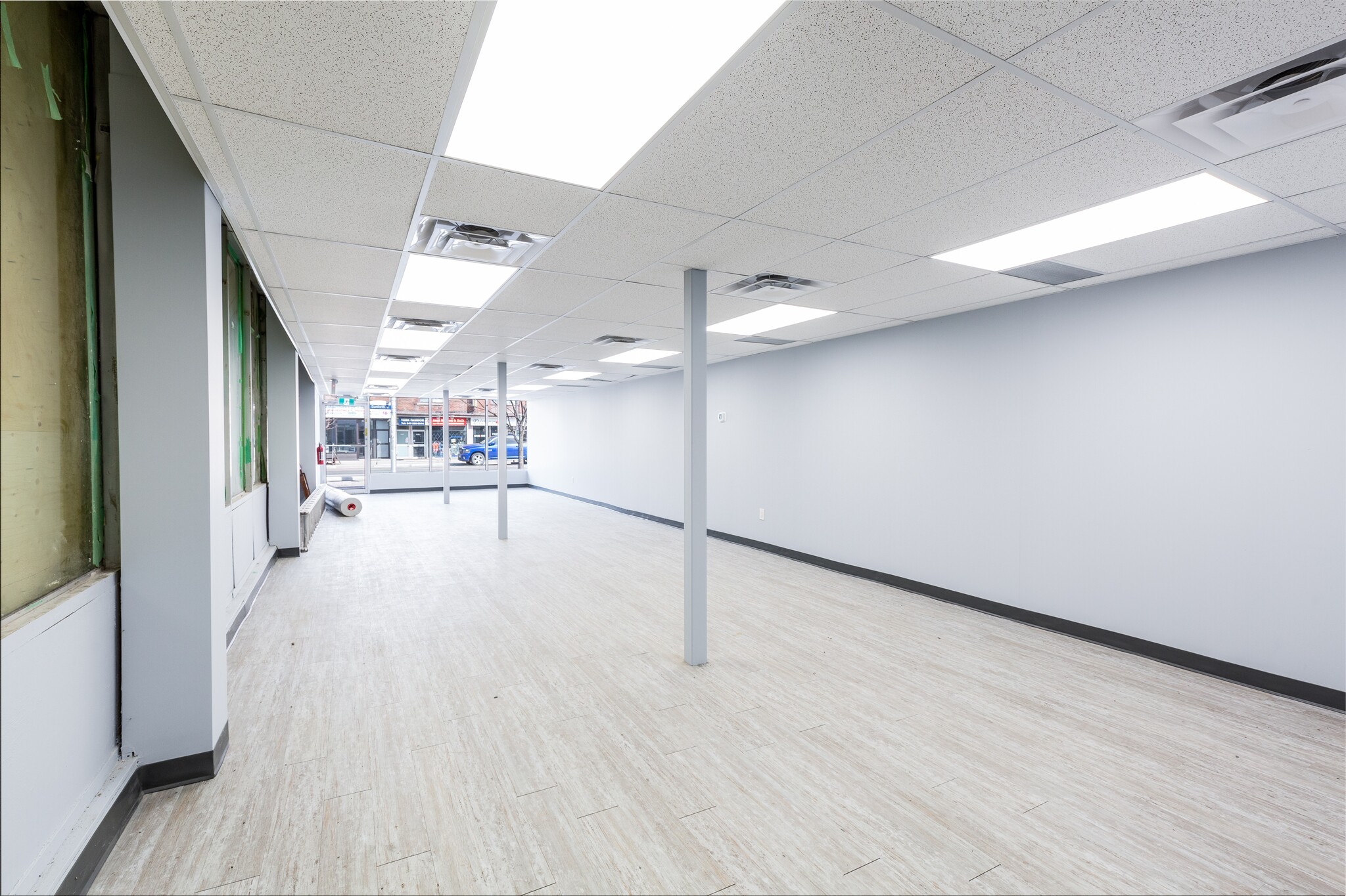 2921 Danforth Av, Toronto, ON à louer Photo intérieure– Image 1 sur 7