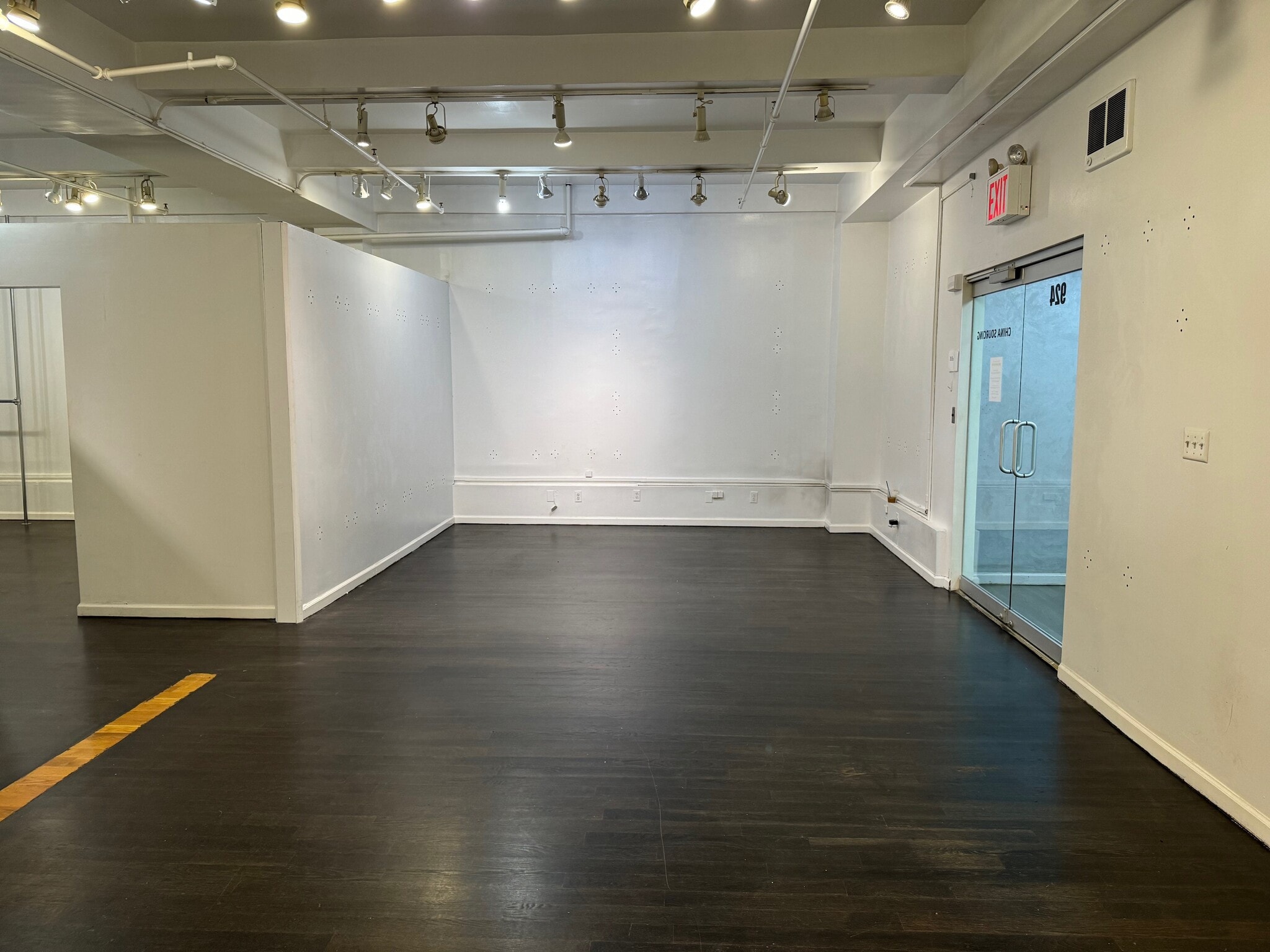 241 W 37th St, New York, NY à louer Photo intérieure– Image 1 sur 3