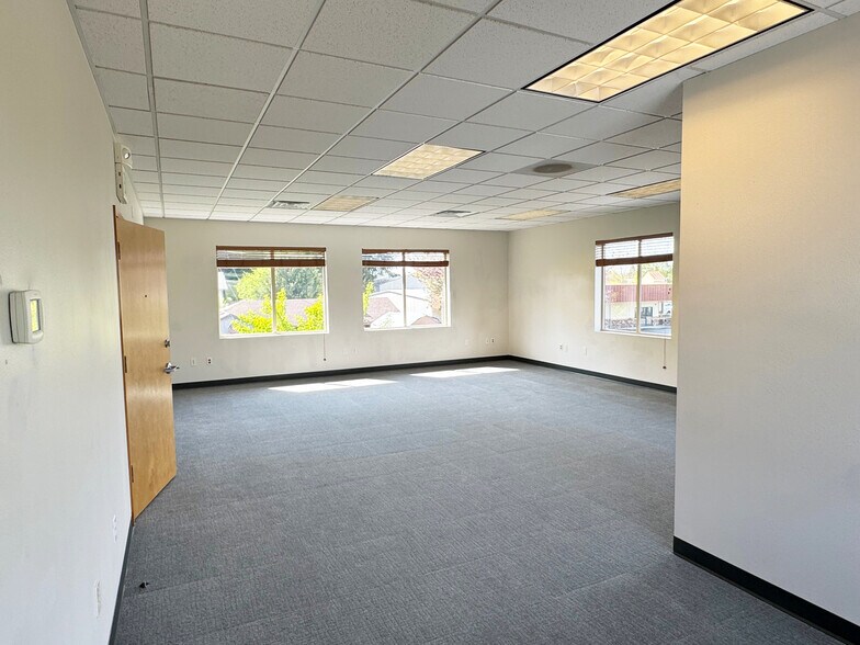 1110 Golf Club Rd SE, Lacey, WA à louer - Photo de l’immeuble – Image 1 sur 13