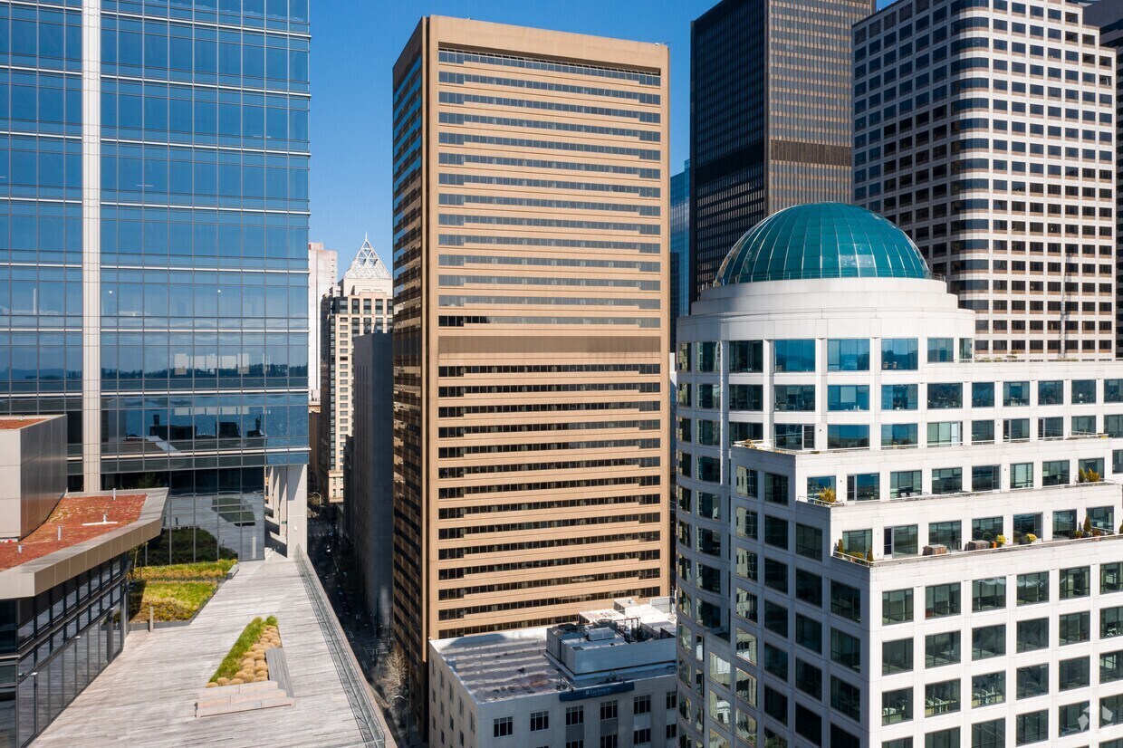 1111 3rd Ave, Seattle, WA à louer Photo de l’immeuble– Image 1 sur 7