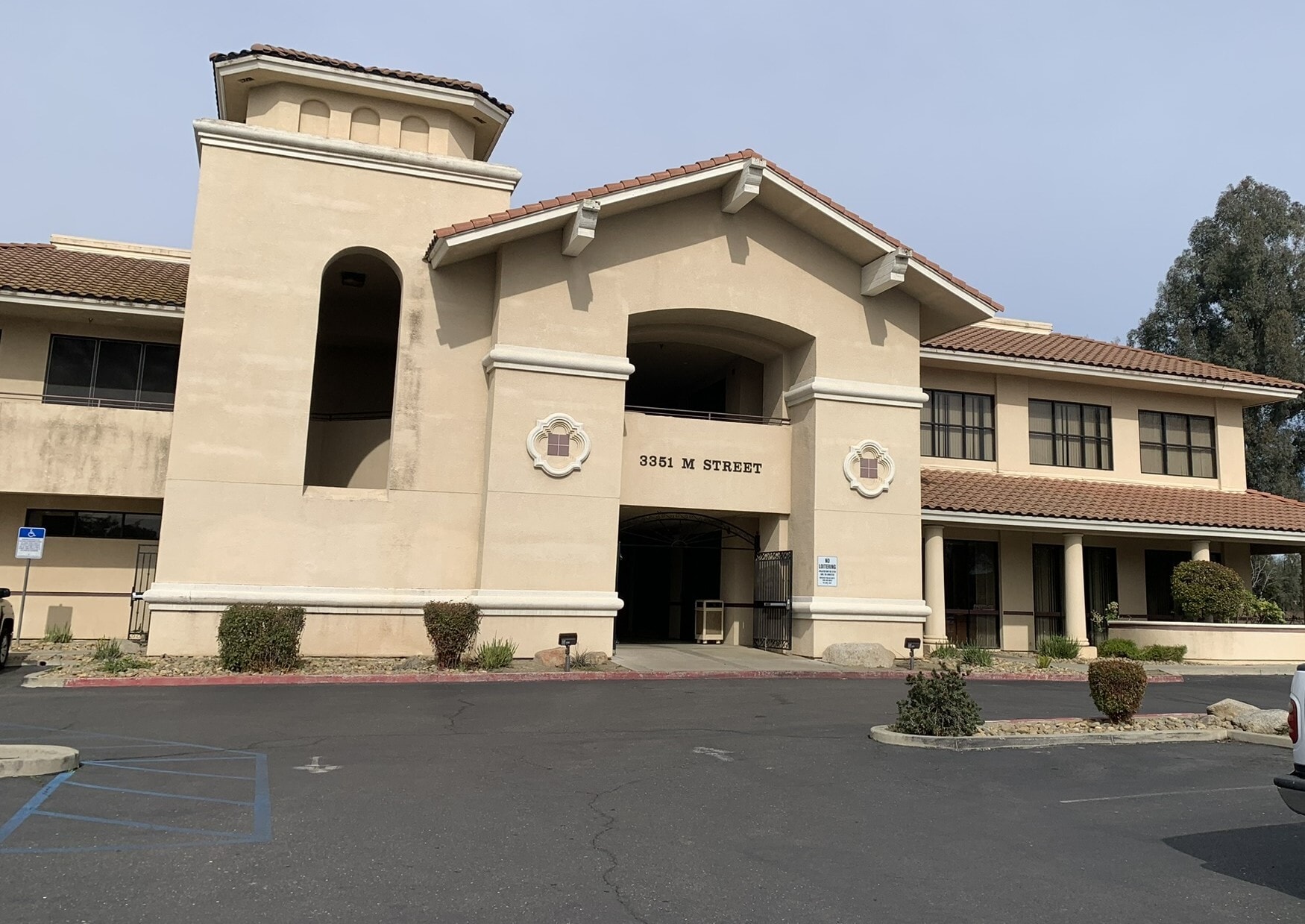 3351 M St, Merced, CA à louer Photo de l’immeuble– Image 1 sur 7