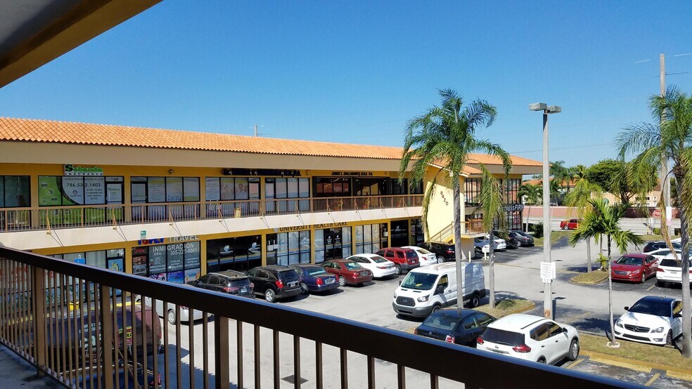 8400-8420 W Flagler St, Miami, FL à louer - Photo de l’immeuble – Image 2 sur 4