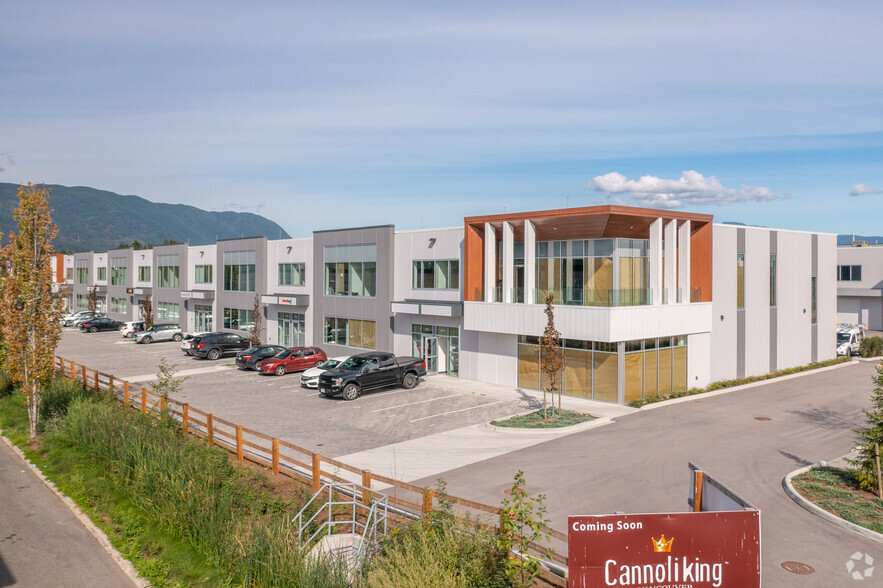 950 Seaborne Av, Port Coquitlam, BC à louer - Photo principale – Image 1 sur 16