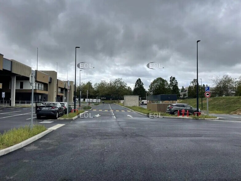 Industriel/Logistique dans Élancourt à louer - Photo de l’immeuble – Image 3 sur 24