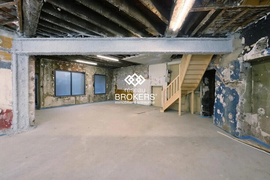 Local commercial dans Saint-Étienne à louer - Photo de l’immeuble – Image 3 sur 7