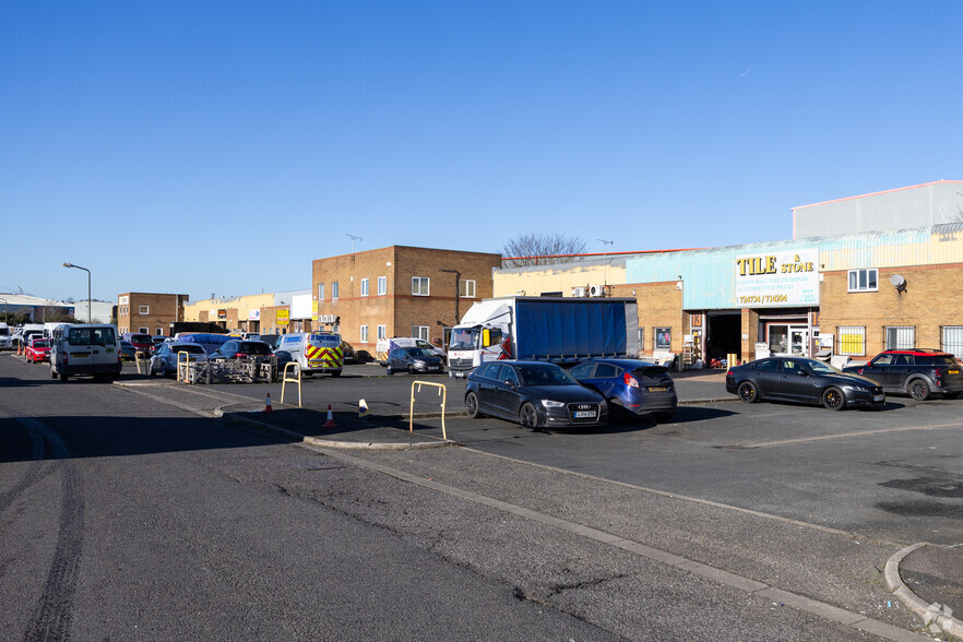 Sir Thomas Longley Rd, Rochester à louer - Photo de l’immeuble – Image 2 sur 4