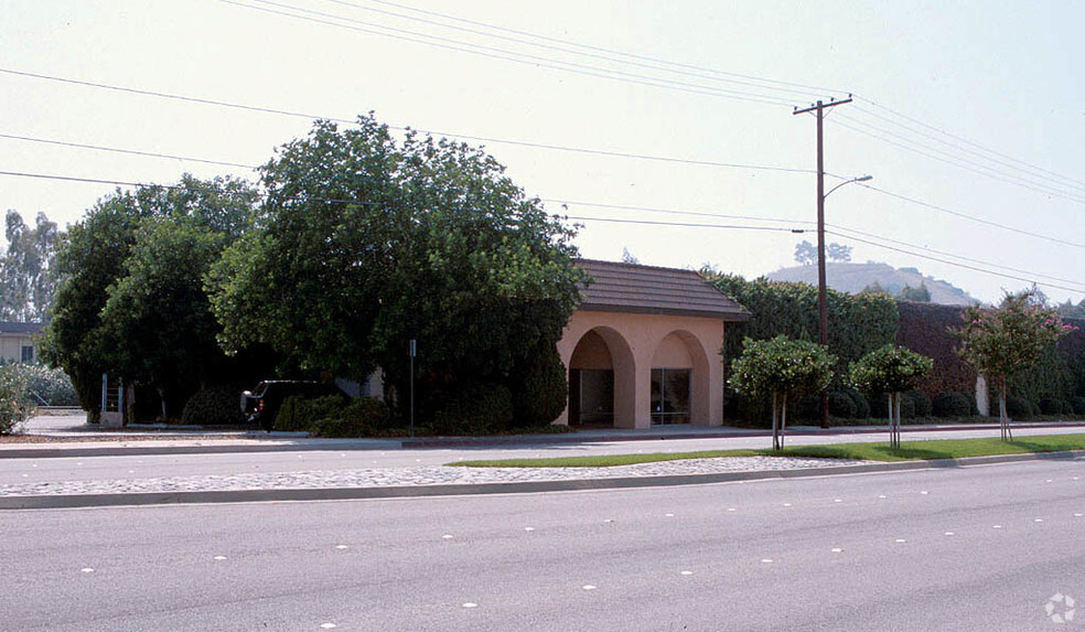 1324-1330 Arrow Hwy, La Verne, CA à louer - Photo de l’immeuble – Image 3 sur 5