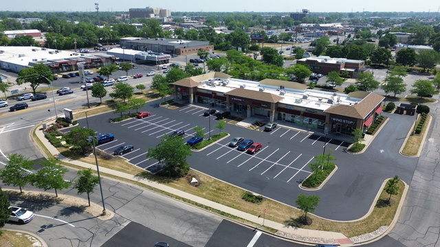 2410 W Jefferson St, Joliet, IL à louer - Photo de l’immeuble – Image 2 sur 4