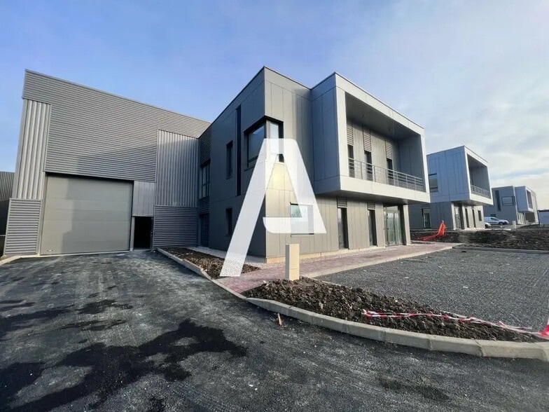 Local d’activités dans Courtry à louer - Photo de l’immeuble – Image 3 sur 4