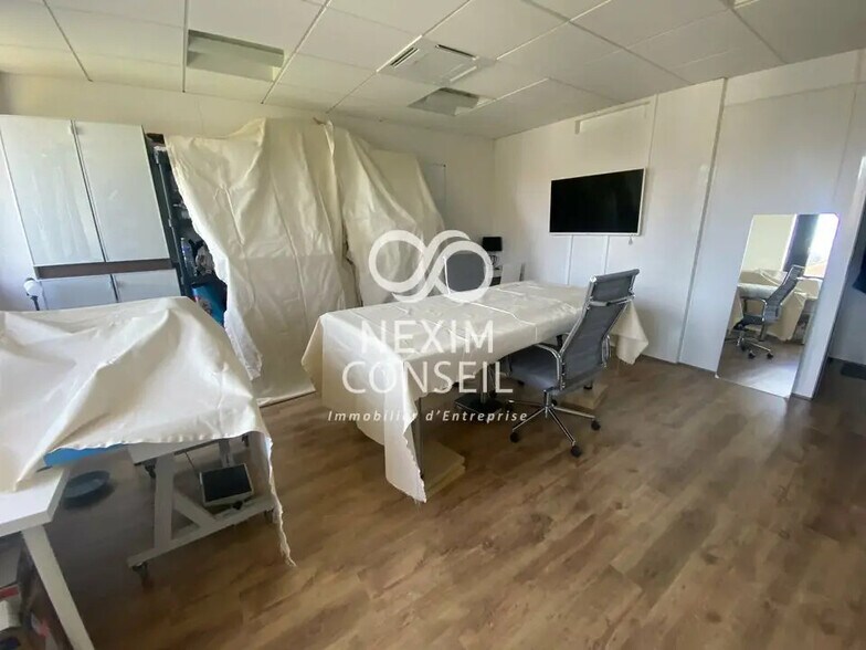 Bureau dans Rueil-Malmaison à louer - Photo de l’immeuble – Image 3 sur 7