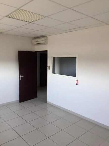 Bureau dans Six-Fours-les-Plages à louer - Photo de l’immeuble – Image 3 sur 4