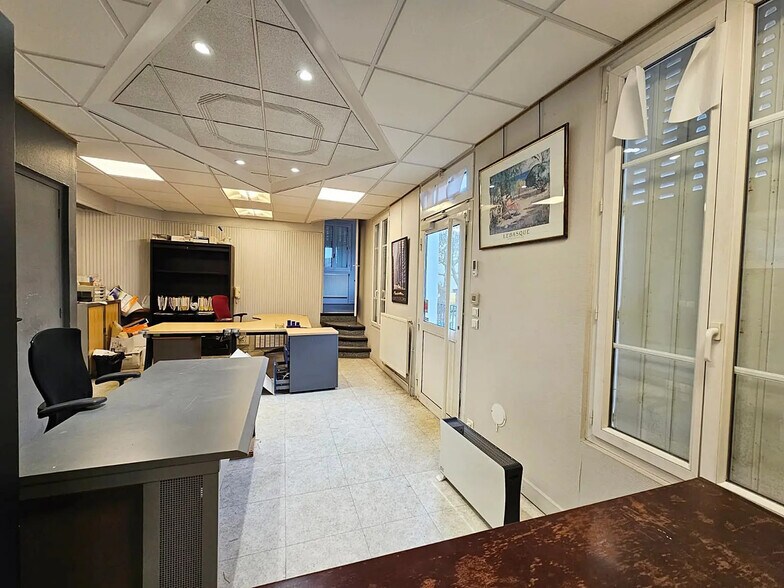 Local d'activités dans Le Raincy à vendre - Photo de l’immeuble – Image 2 sur 15