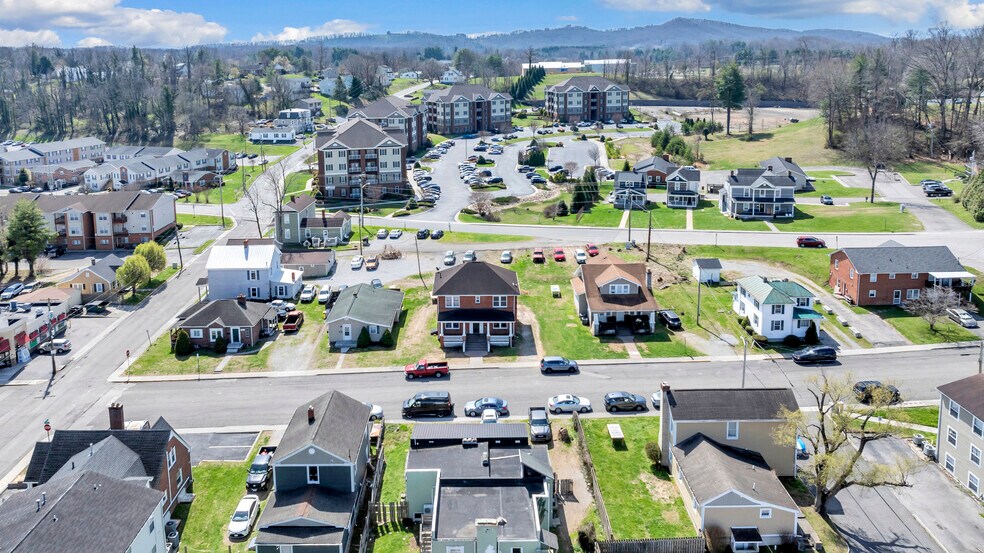 1201-1217 Fairfax St, Radford, VA 24141 portefeuille de 1 biens à vendre sur LoopNet.fr - Aérien – Image 3 sur 50