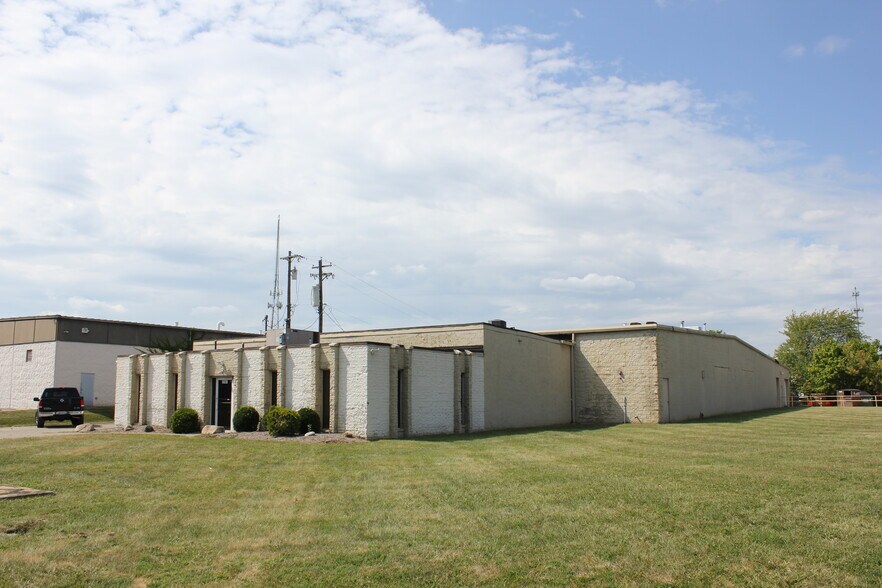 2060 Waycross Rd, Forest Park, OH à vendre - Photo de l’immeuble – Image 1 sur 3