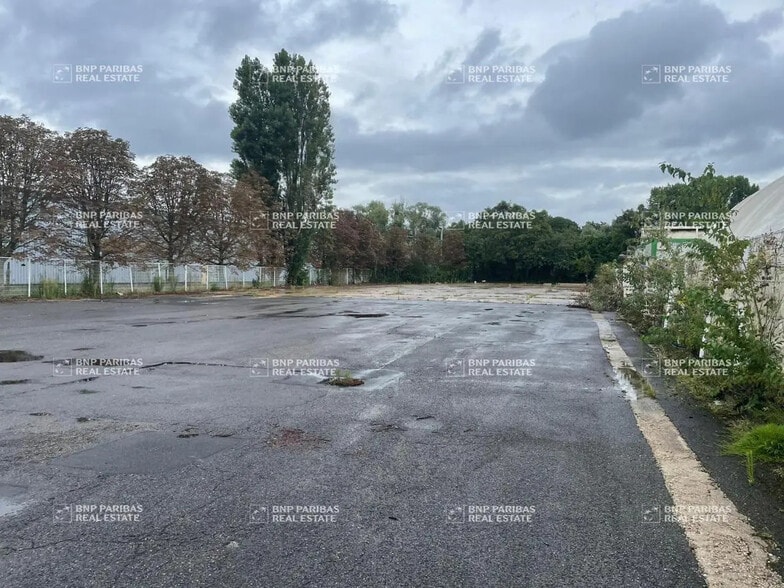 Terrain dans Bonneuil-sur-Marne à louer - Photo de l’immeuble – Image 1 sur 2