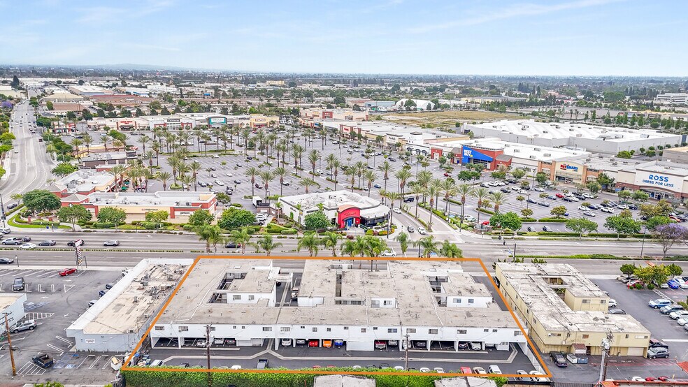 11921-31 39 Lakewood Blvd, Downey, CA à vendre - Photo de l’immeuble – Image 3 sur 8