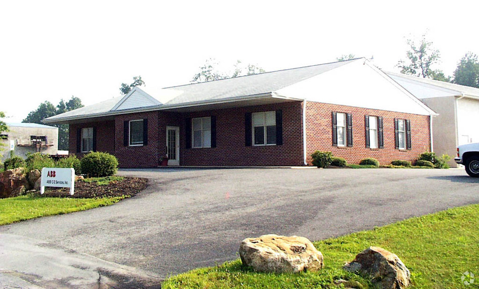 50 Senn Dr, Chester Springs, PA à louer - Photo de l’immeuble – Image 2 sur 3