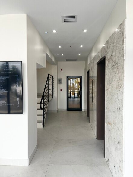 2929 E Commercial Blvd, Fort Lauderdale, FL à louer - Photo intérieure – Image 2 sur 18