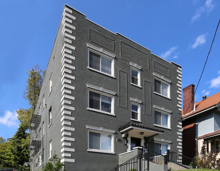 2201 Reading Rd, Cincinnati, OH à vendre - Photo principale – Image 1 sur 23