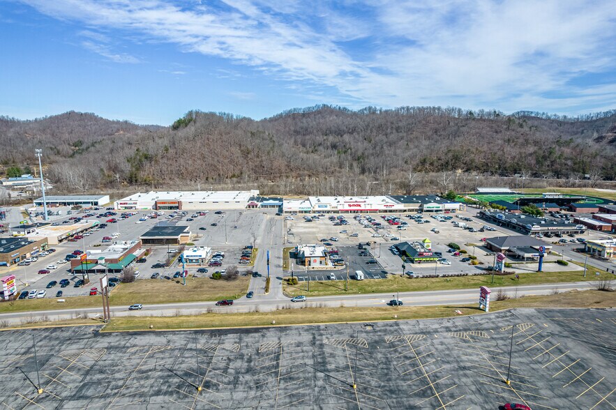 309-419 KY-321, Paintsville, KY à louer - Photo de l’immeuble – Image 2 sur 18