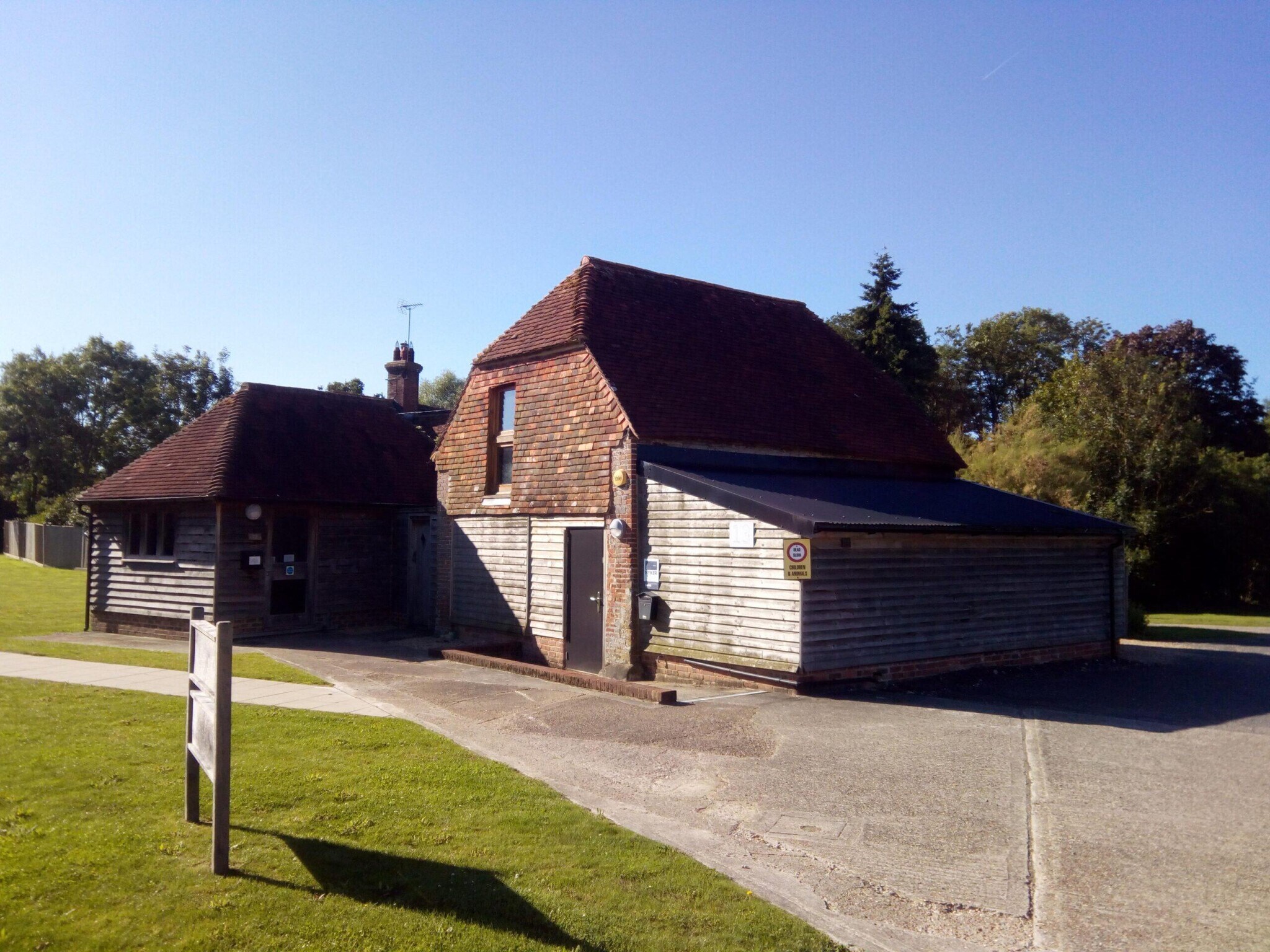 Worthing Rd, West Grinstead à louer Photo de l’immeuble– Image 1 sur 4