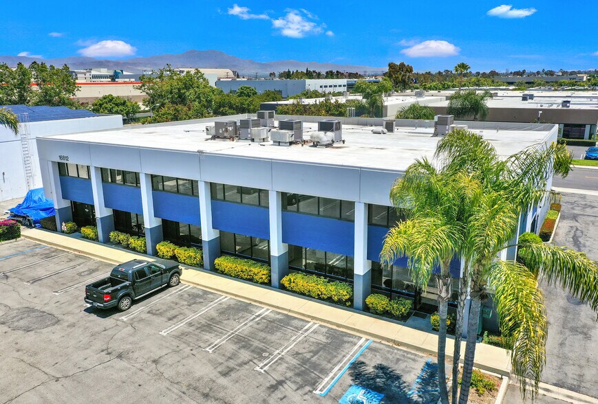 16812 Red Hill Ave, Irvine, CA à vendre - Photo principale – Image 1 sur 67