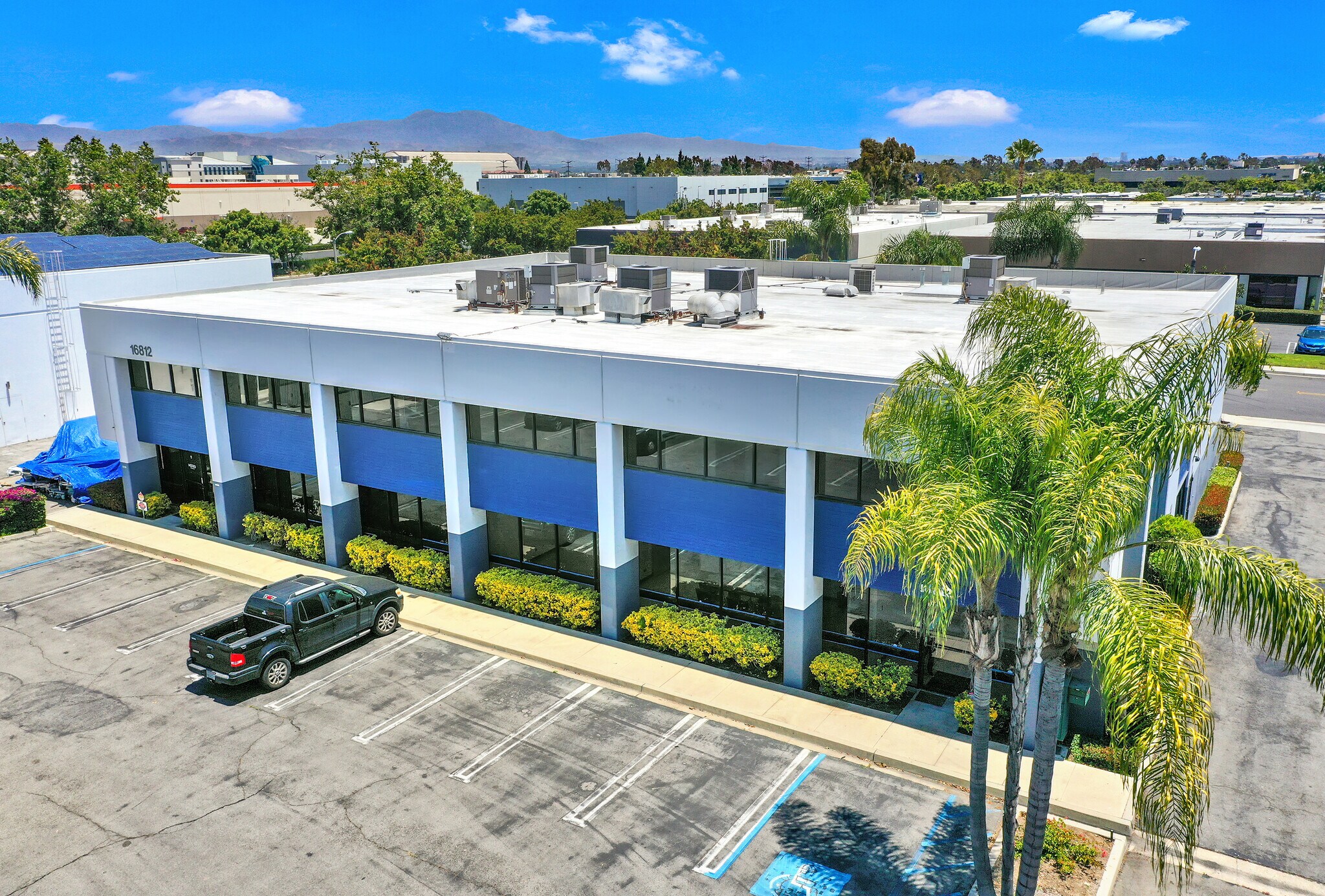 16812 Red Hill Ave, Irvine, CA à vendre Photo principale– Image 1 sur 68