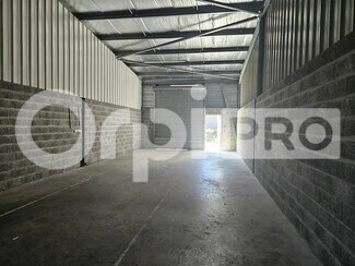 Plus de détails pour Local d'activités à louer