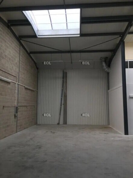 Local d’activités dans Stains à louer - Photo de l’immeuble – Image 2 sur 9