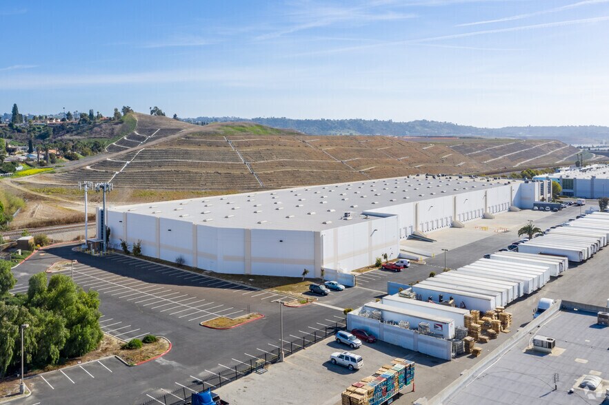 280 Machlin Ct, City of Industry, CA à louer - Photo de l’immeuble – Image 2 sur 9