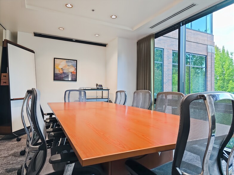 4800 Meadows Rd, Lake Oswego, OR à louer - Photo intérieure – Image 2 sur 18