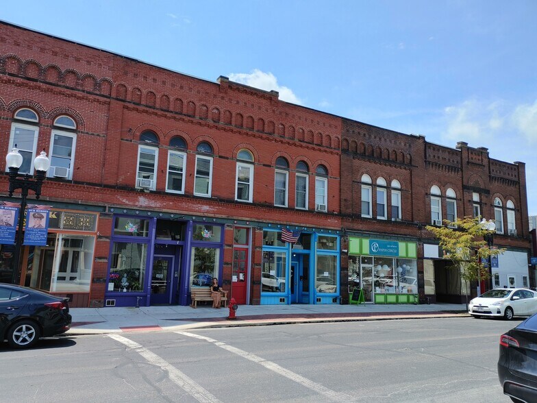 27 W Columbus St, Nelsonville, OH à louer - Photo principale – Image 1 sur 1
